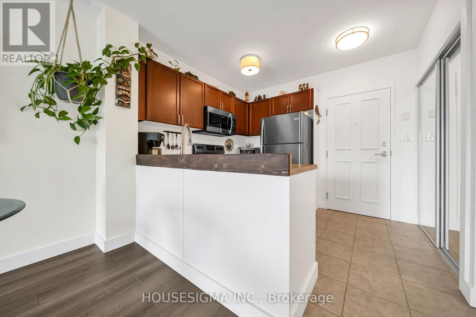 #207 8 HARRIS STREET - 26