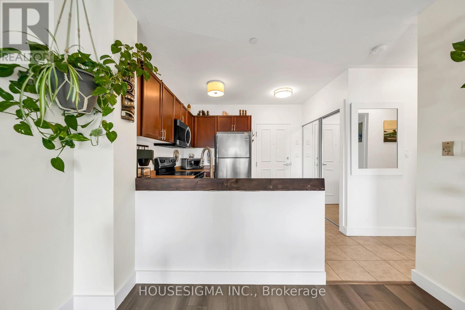 #207 8 HARRIS STREET - 27