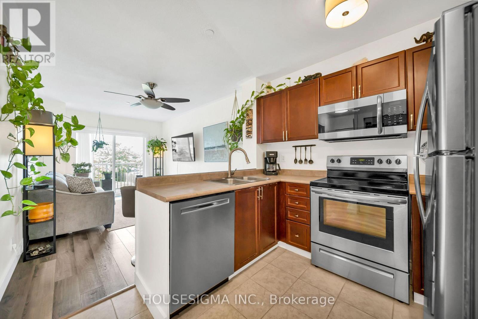 #207 8 HARRIS STREET - 28
