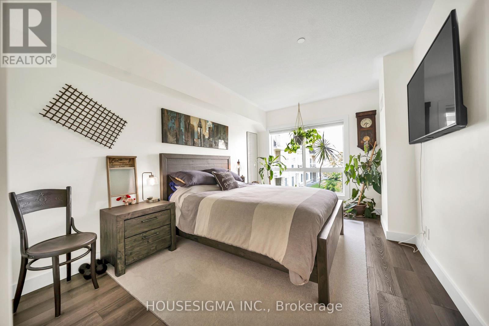 #207 8 HARRIS STREET - Image 32
