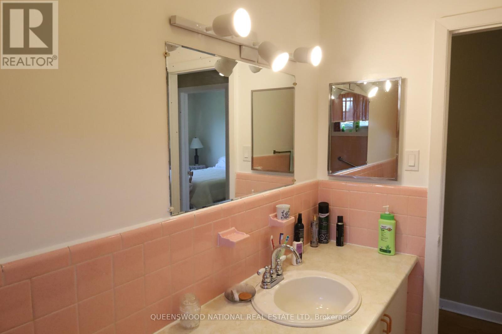 3 Bed, 2 Bath House for Sale in Ottawa – 1261 BROOKLINE AVENUE, Ottawa – MLS# X13522144 - Image 18