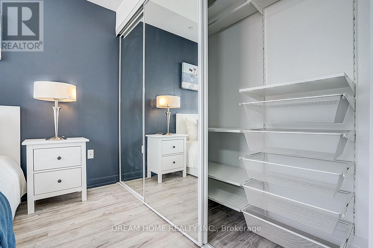 #2611 77 SHUTER STREET - 15
