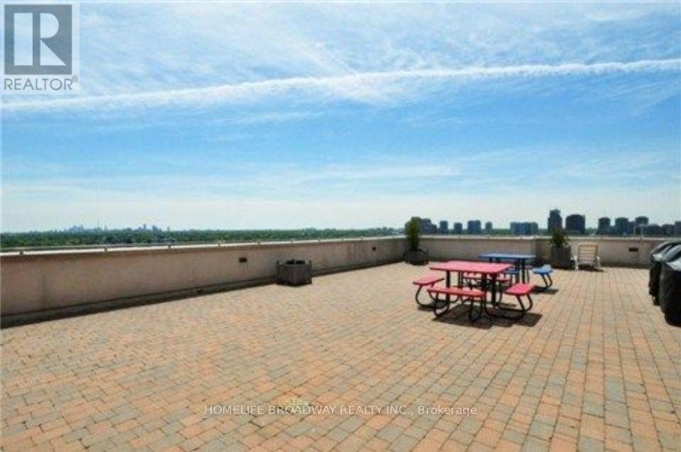#315 2 CLAIRTRELL ROAD - 26