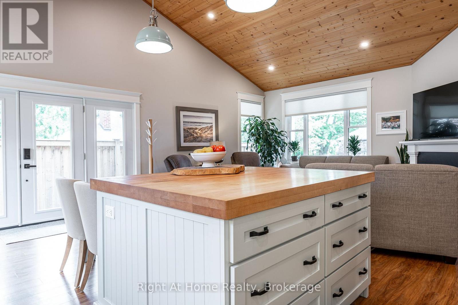 71214 ANNE STREET - 18