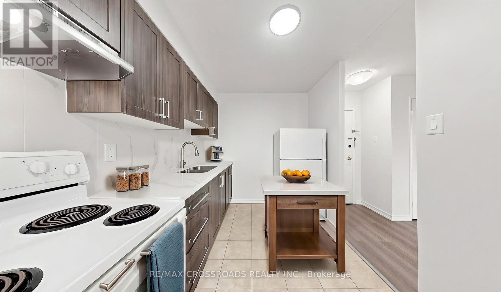 #817 100 DUNDALK DRIVE - 10
