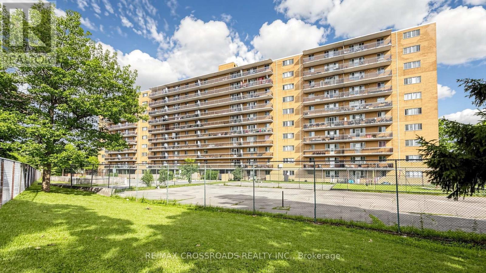 #817 100 DUNDALK DRIVE - 11
