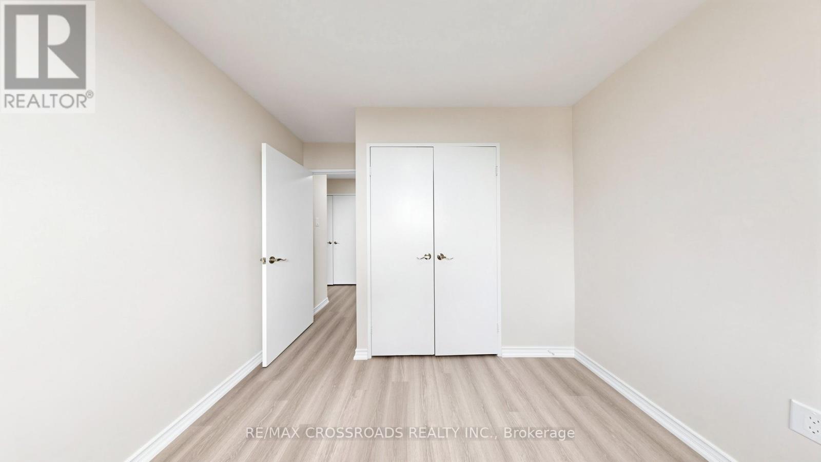 #817 100 DUNDALK DRIVE - 22