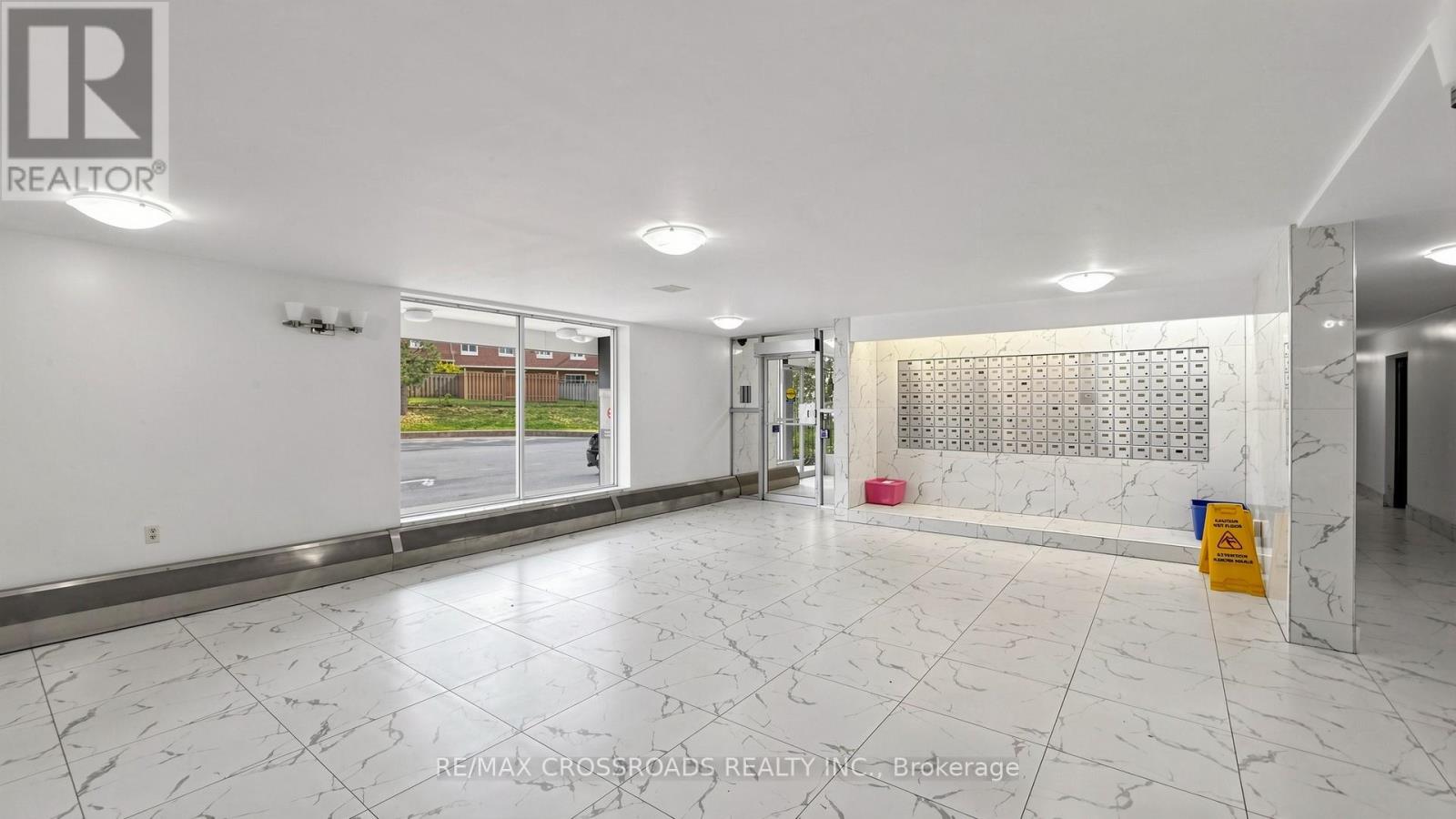 #817 100 DUNDALK DRIVE - 16