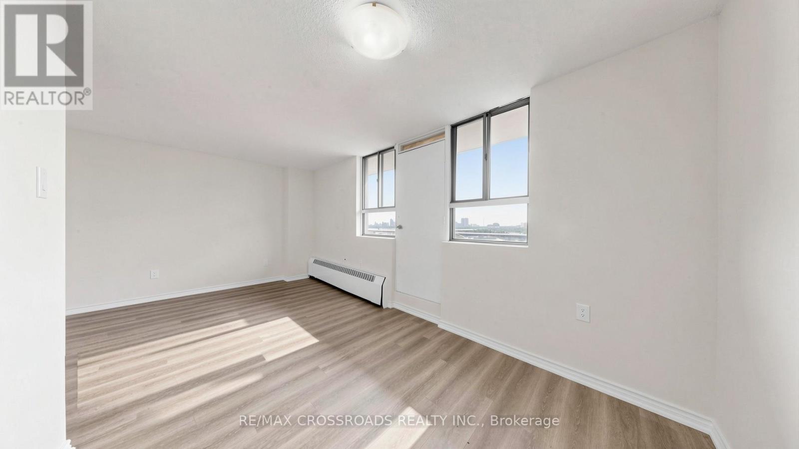 #817 100 DUNDALK DRIVE - 26