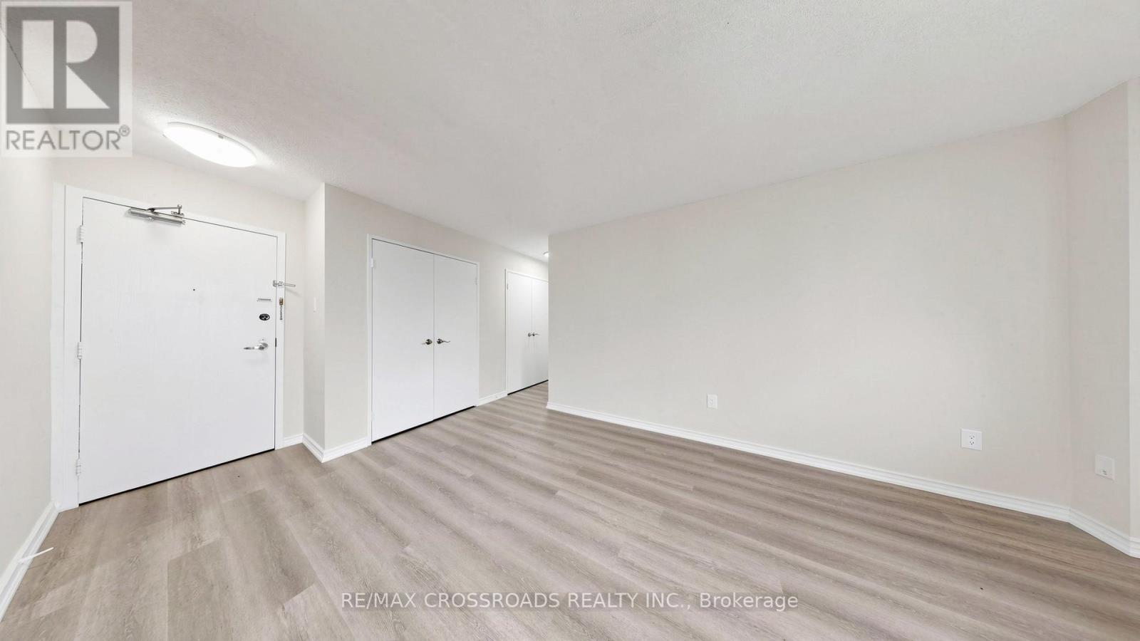 #817 100 DUNDALK DRIVE - 31