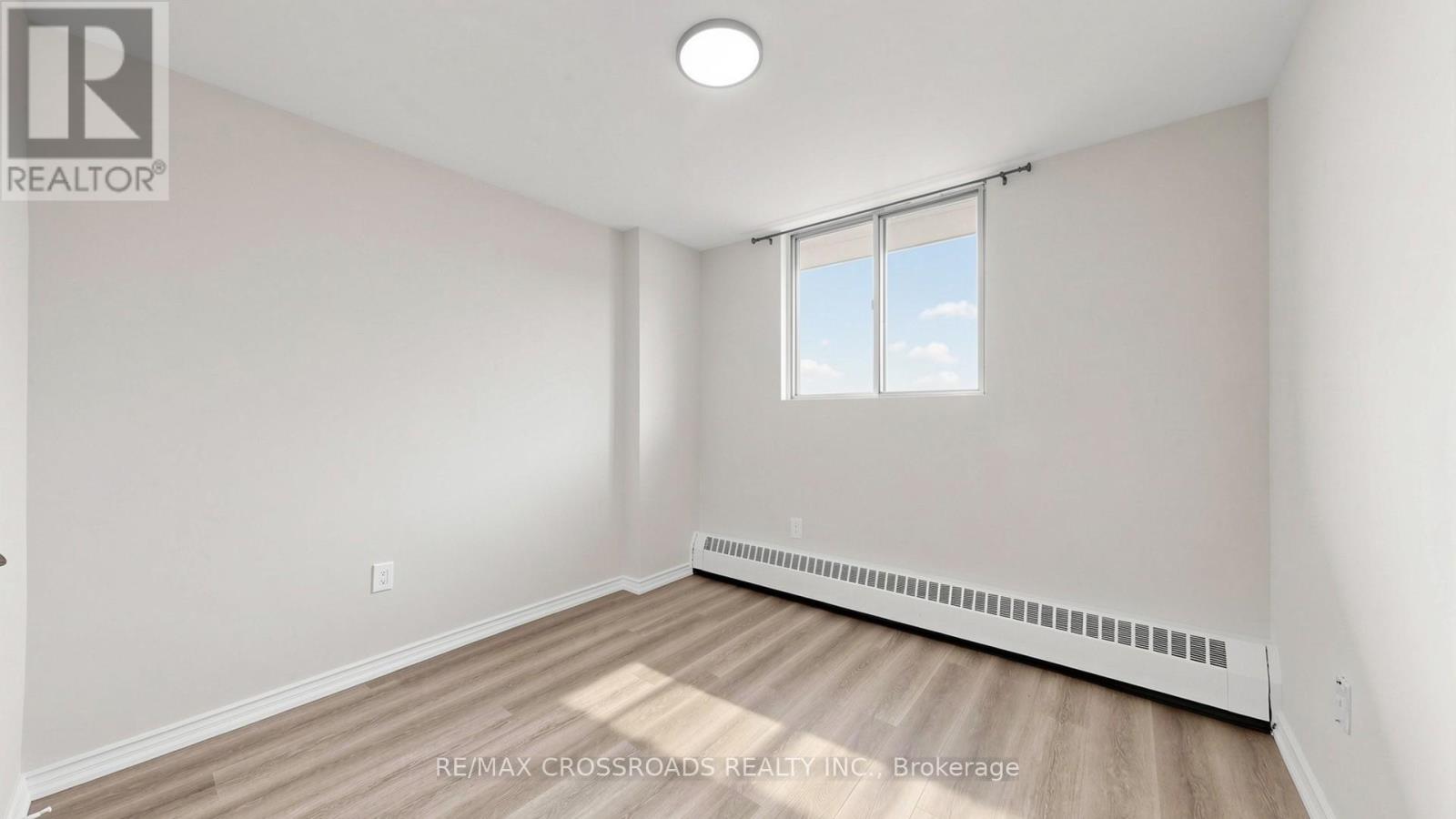 #817 100 DUNDALK DRIVE - 37