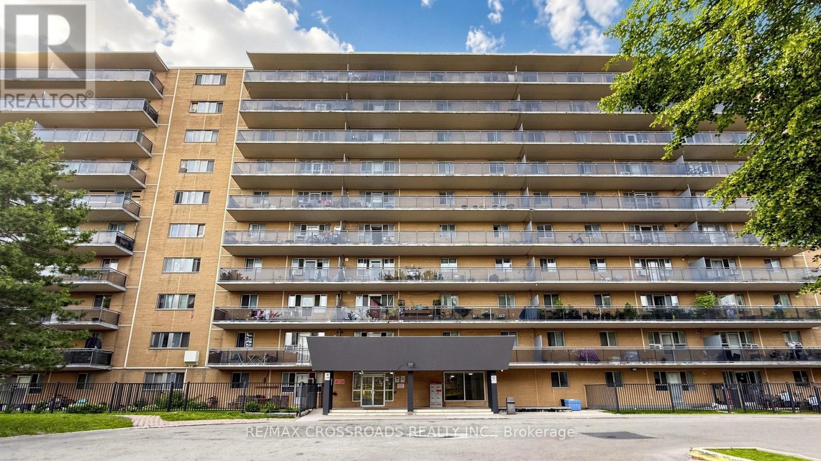 #817 100 DUNDALK DRIVE - 12