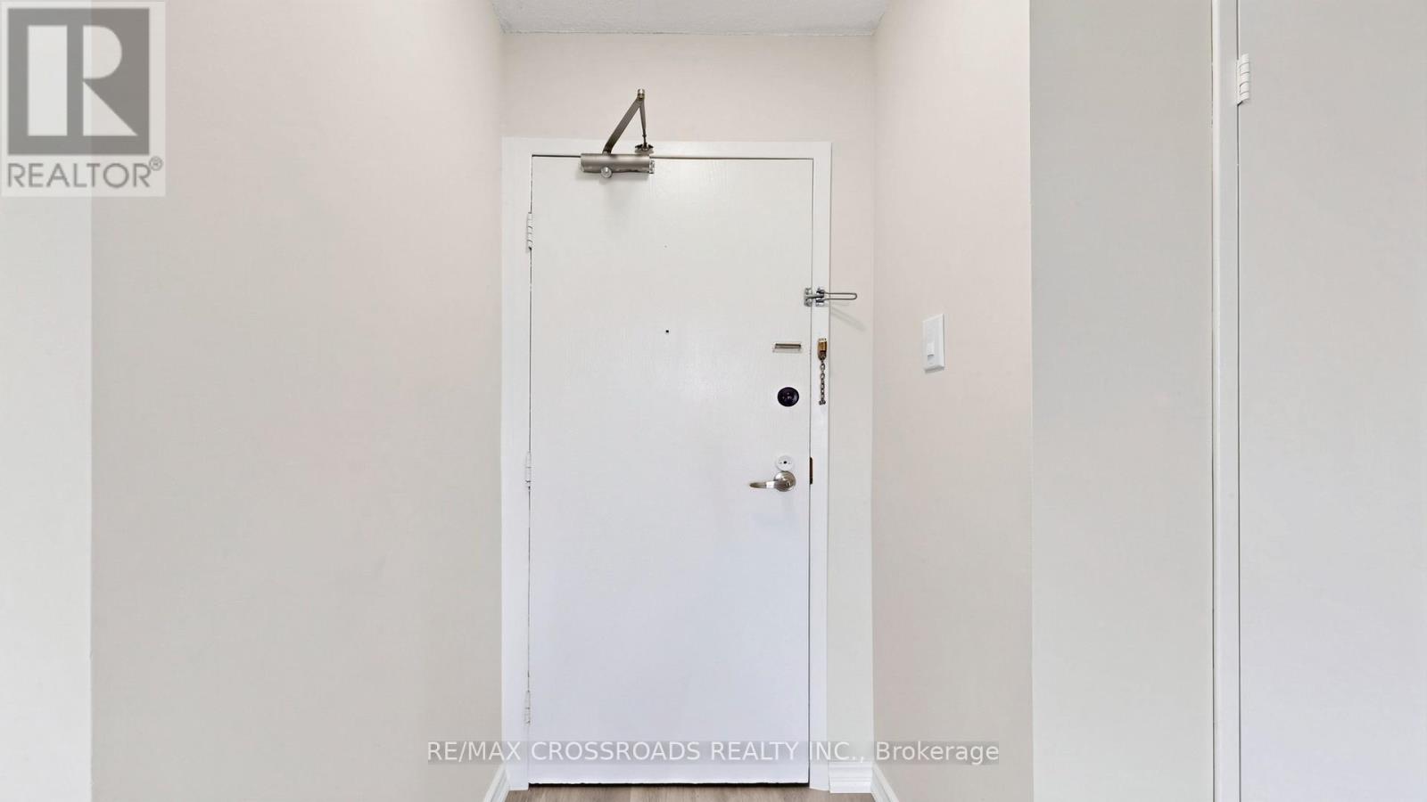 #817 100 DUNDALK DRIVE - 21