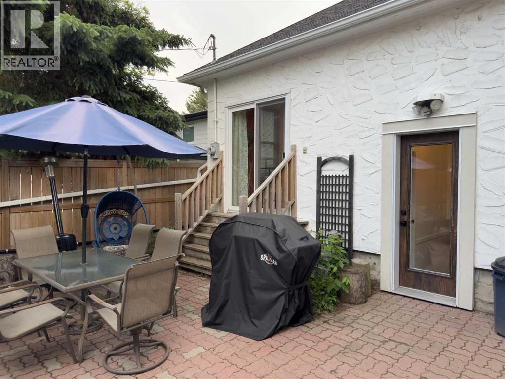 1126 19 Avenue NW — photo 44