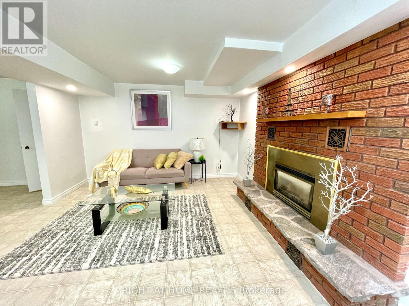 941 VICTORIA STREET - 29
