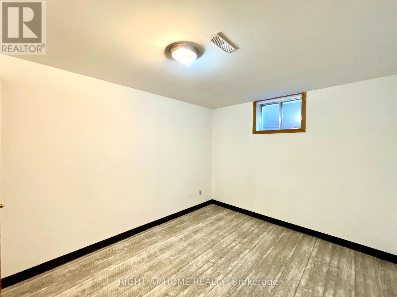941 VICTORIA STREET - 37