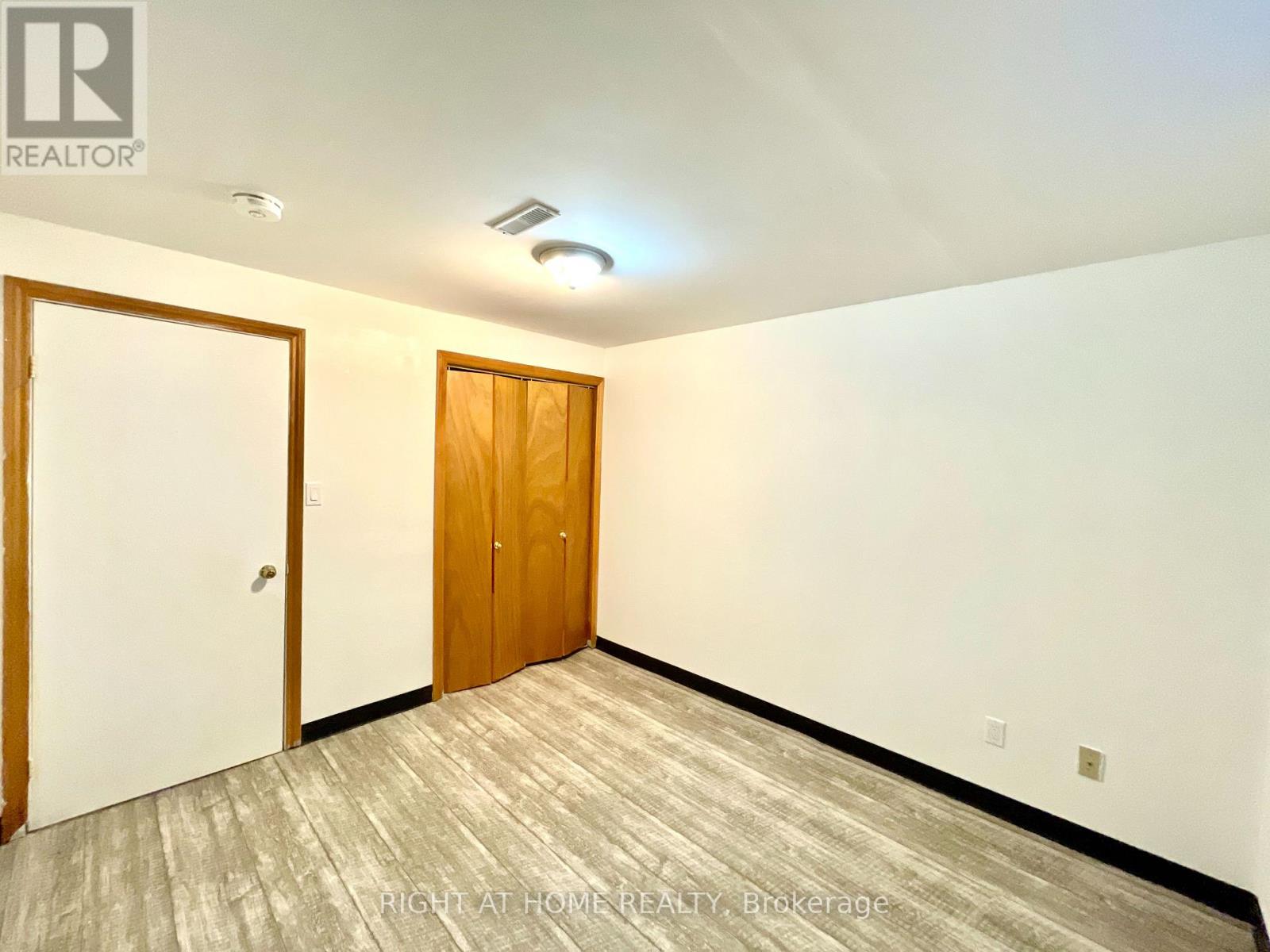 941 VICTORIA STREET - 38
