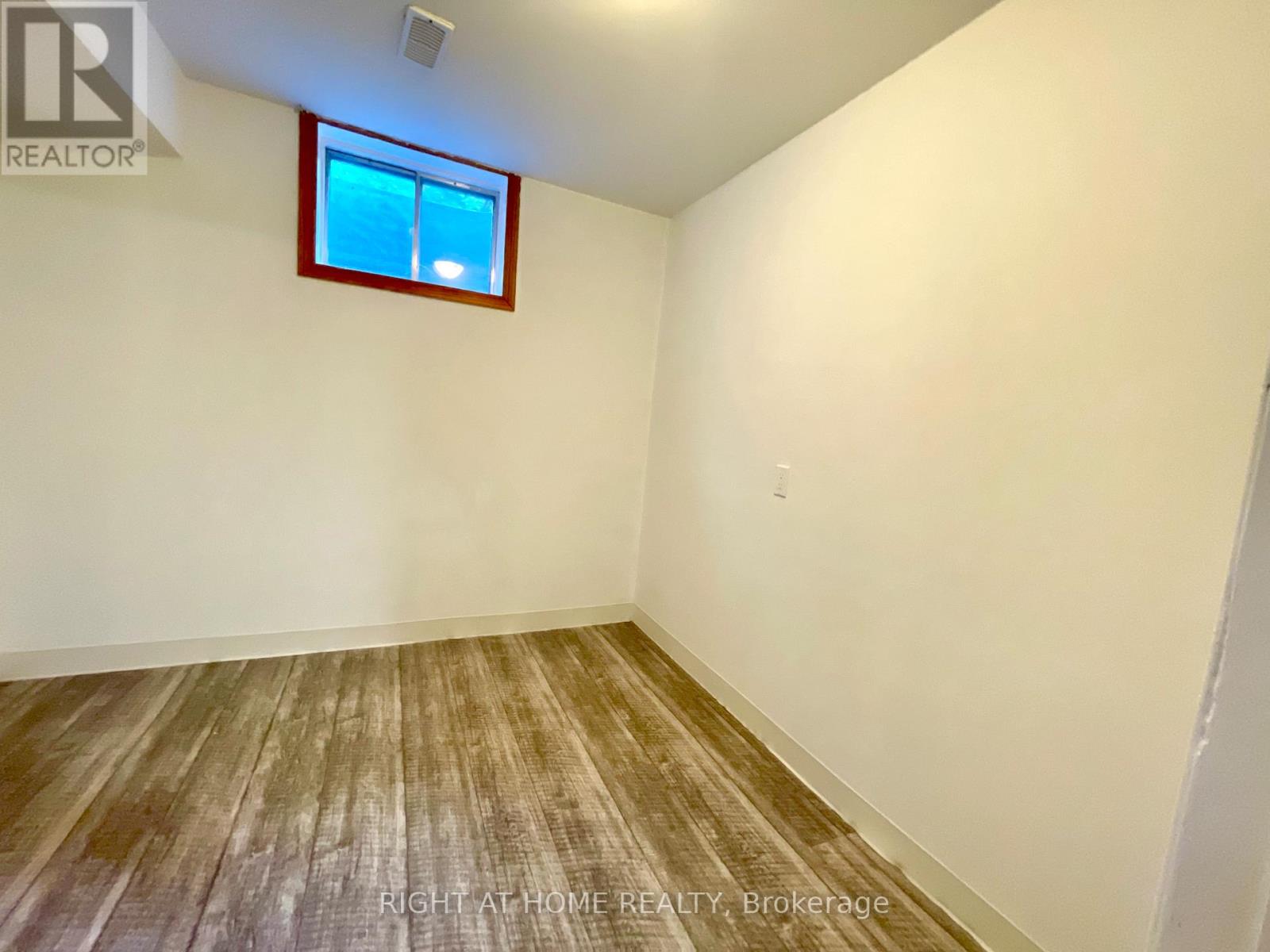 941 VICTORIA STREET - 39