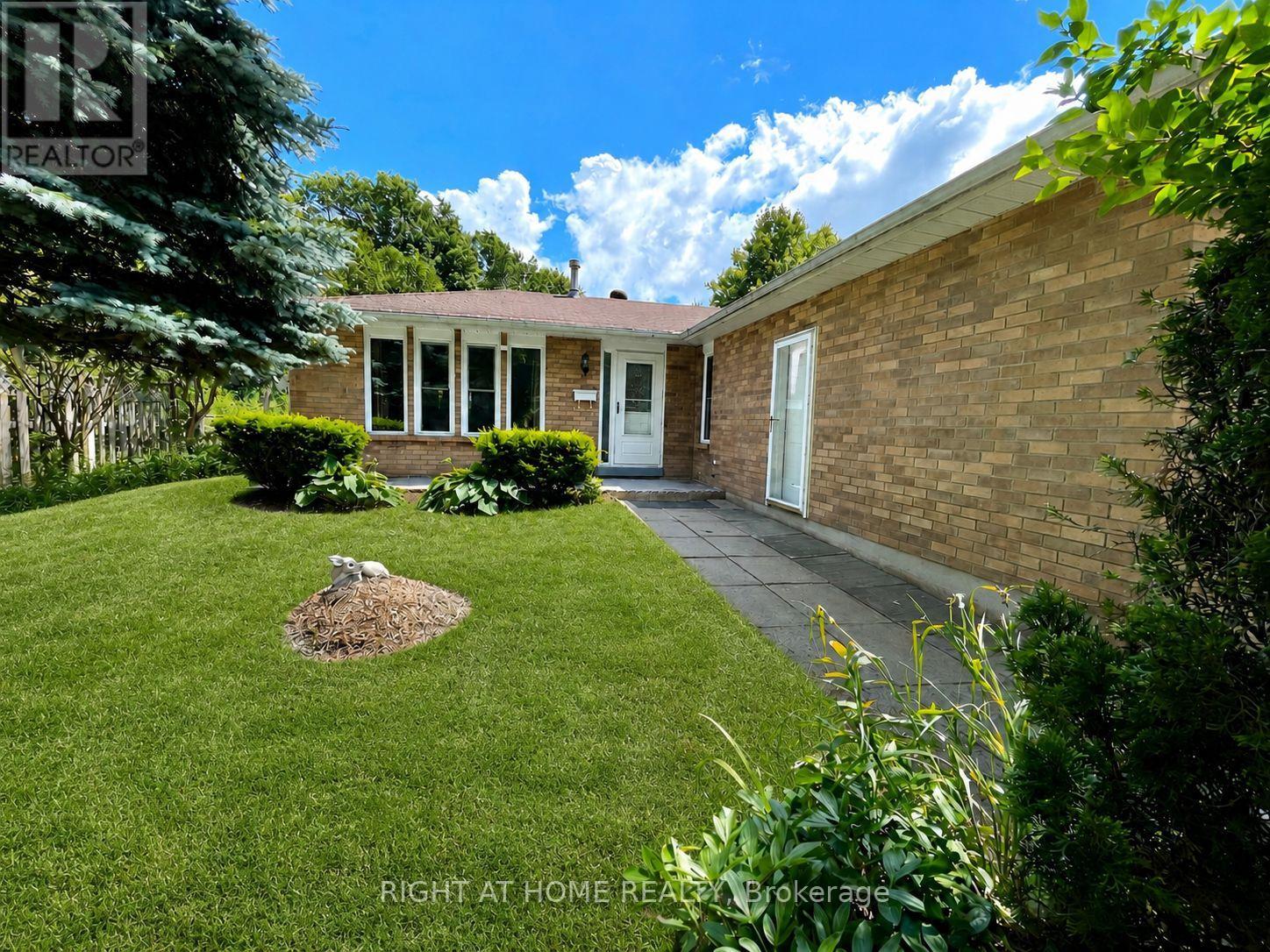 941 VICTORIA STREET - 4