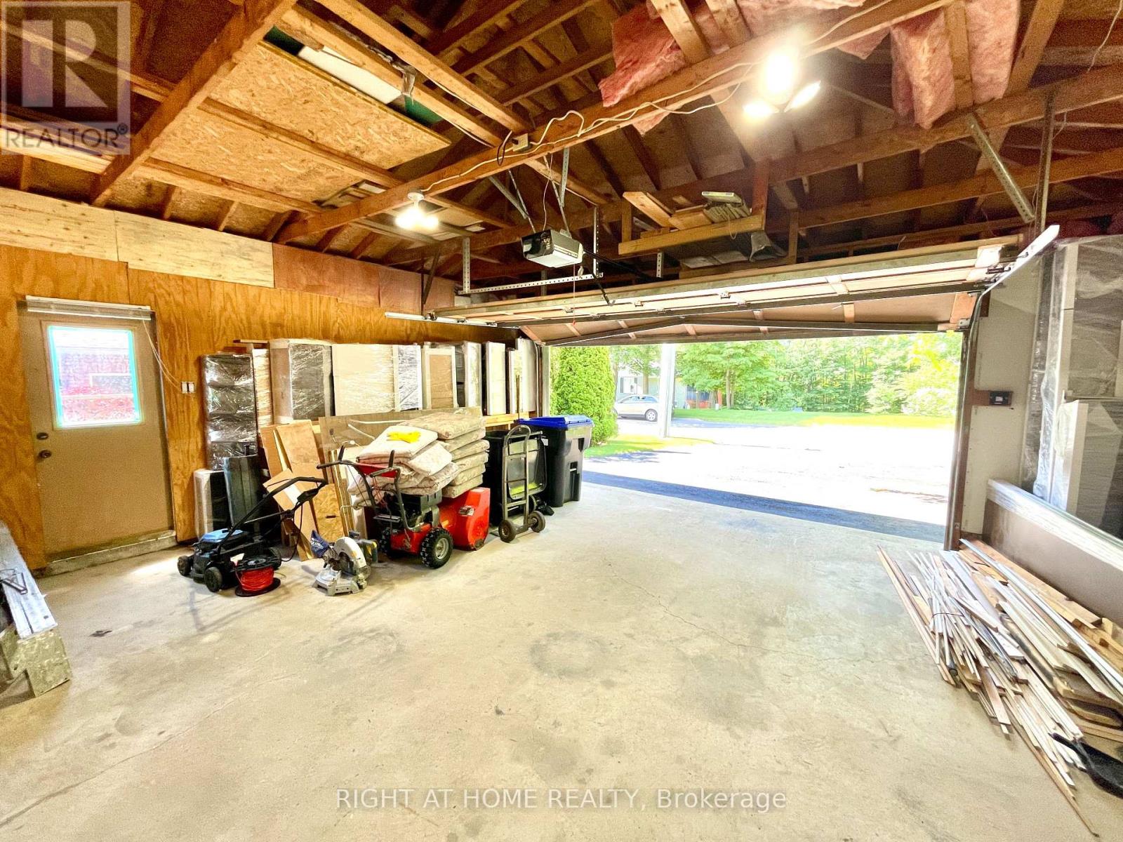 941 VICTORIA STREET - 49
