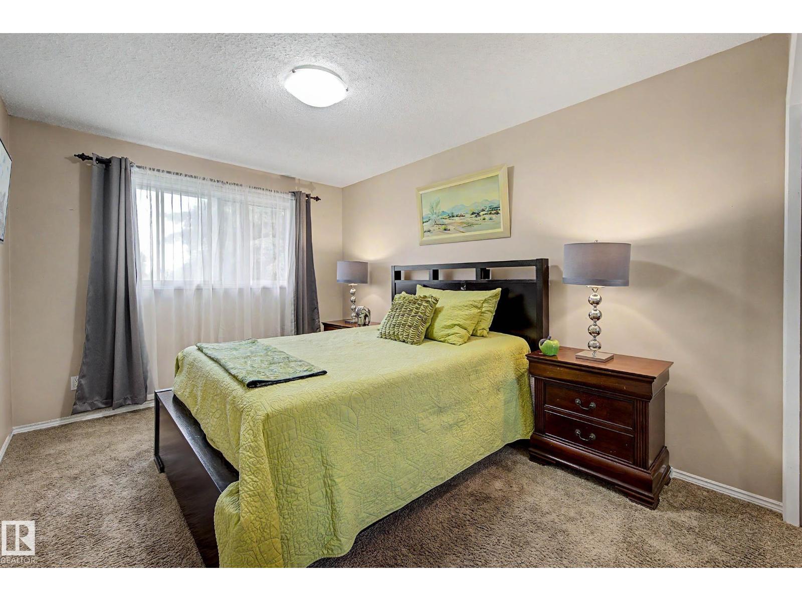 19 PINEVIEW DR - 22