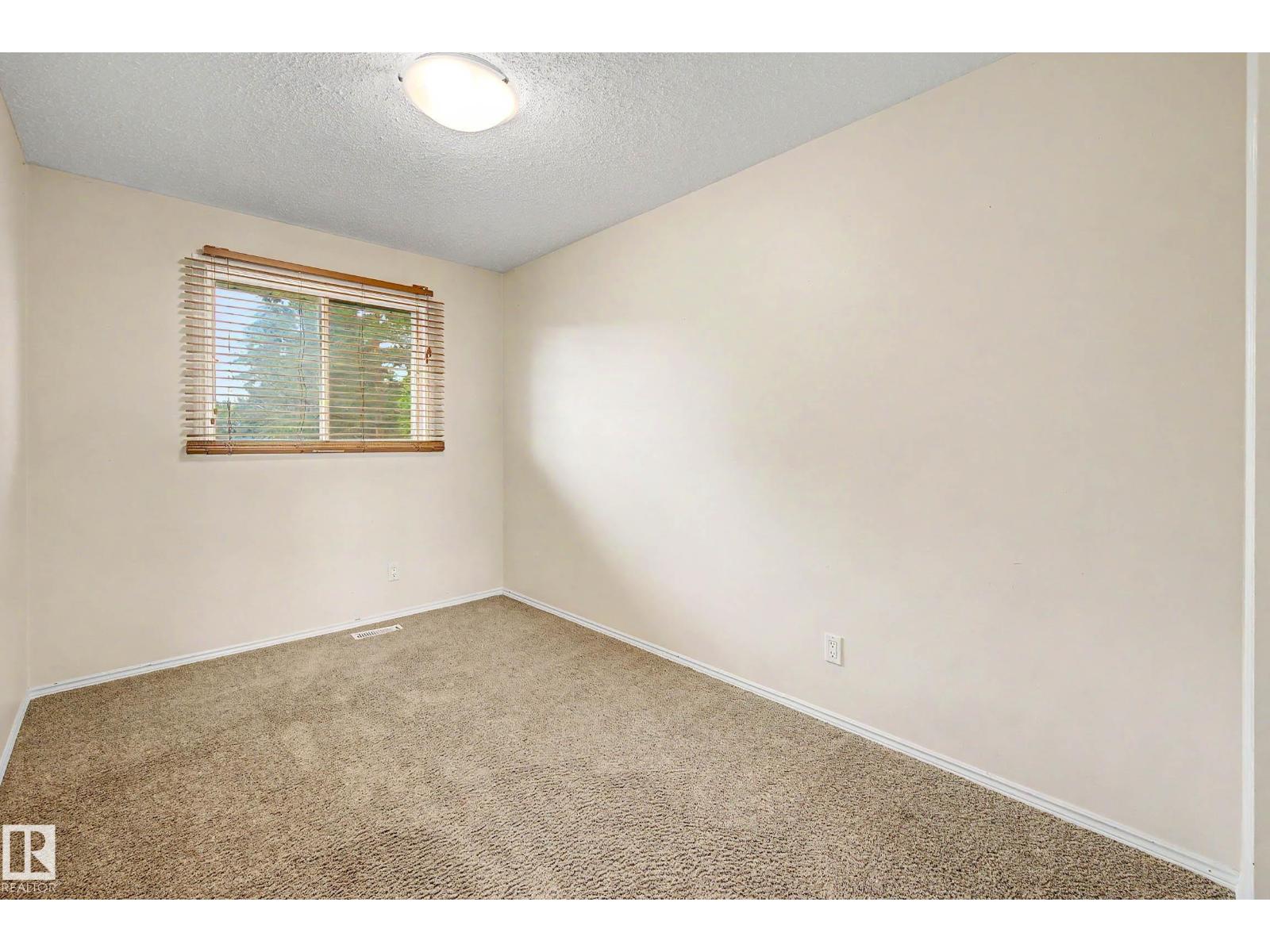 19 PINEVIEW DR - 24