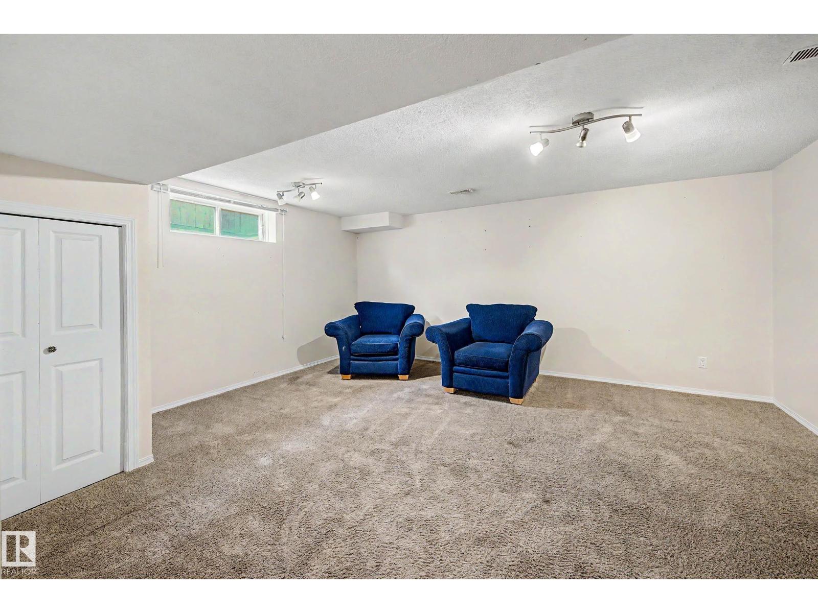 19 PINEVIEW DR - 30