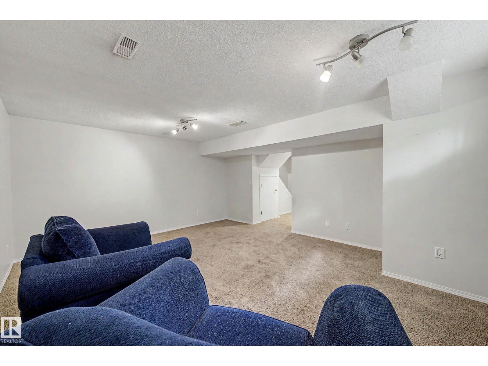 19 PINEVIEW DR - 32