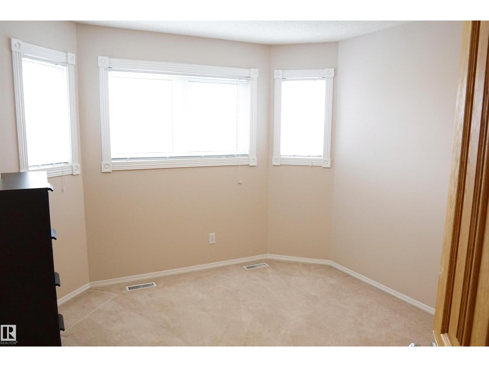 8504 160A AV NW - 27