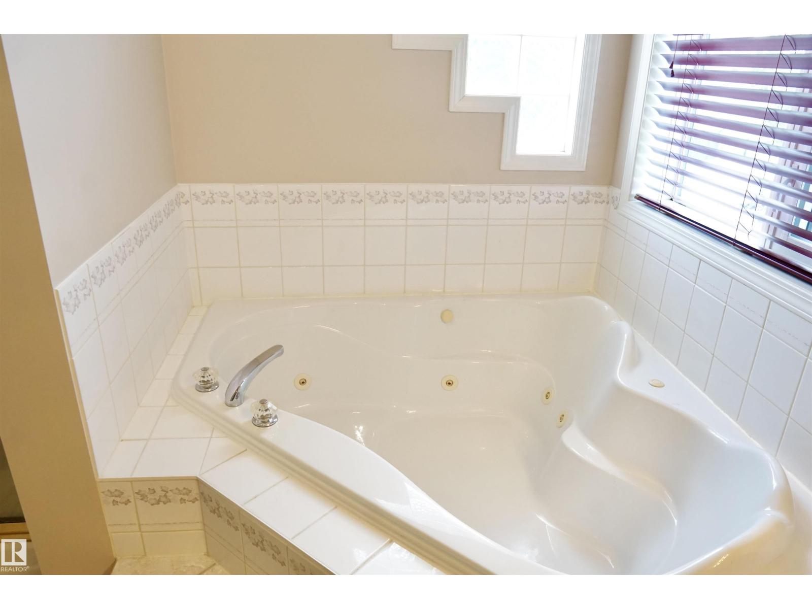 8504 160A AV NW - 24