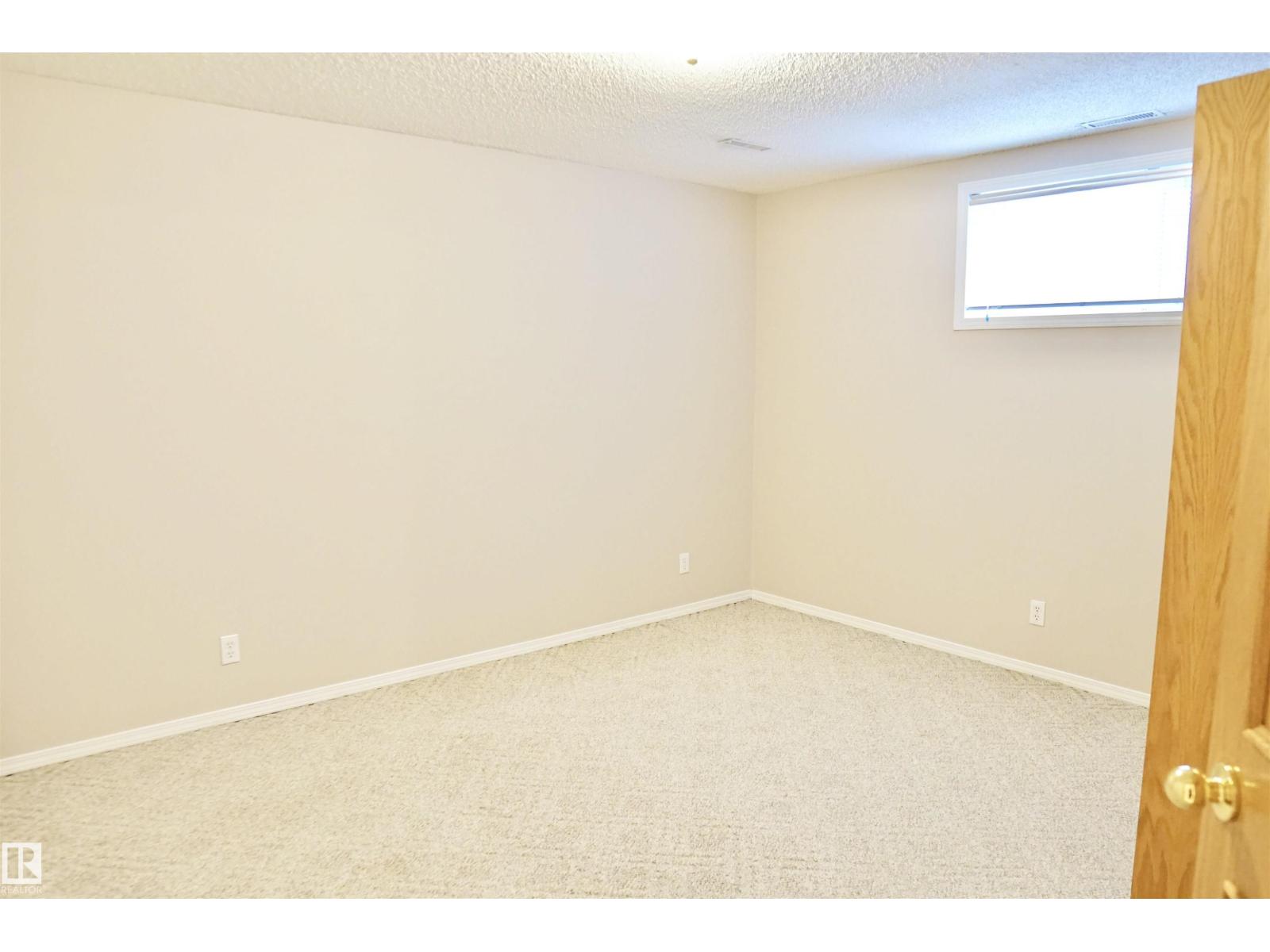 8504 160A AV NW - 39