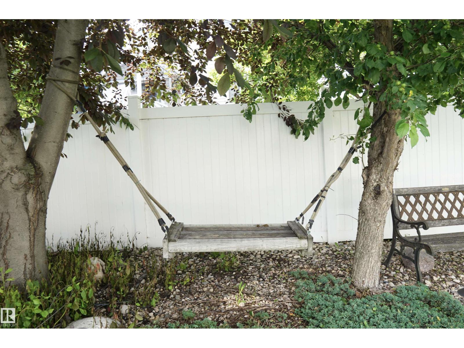 8504 160A AV NW - 47