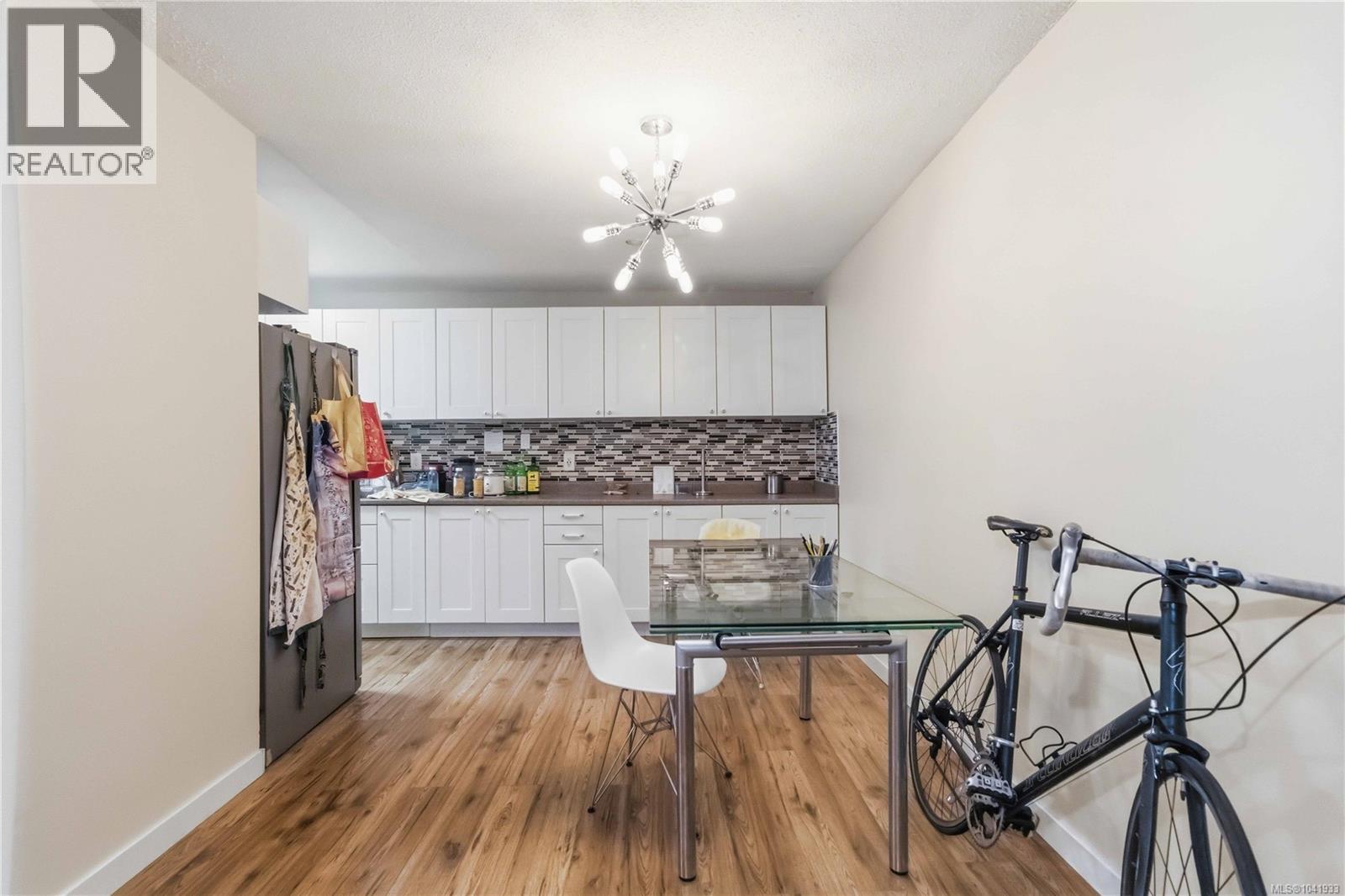 103 3235 Quadra St, Saanich