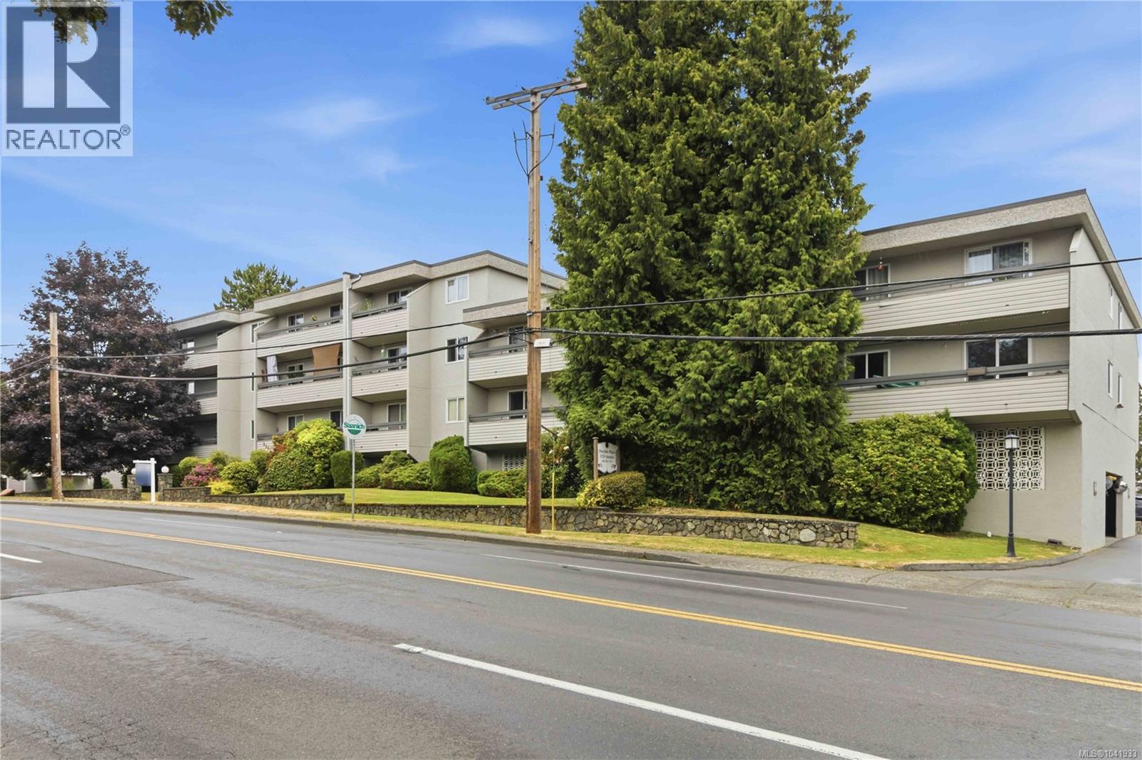 103 3235 Quadra St, Saanich