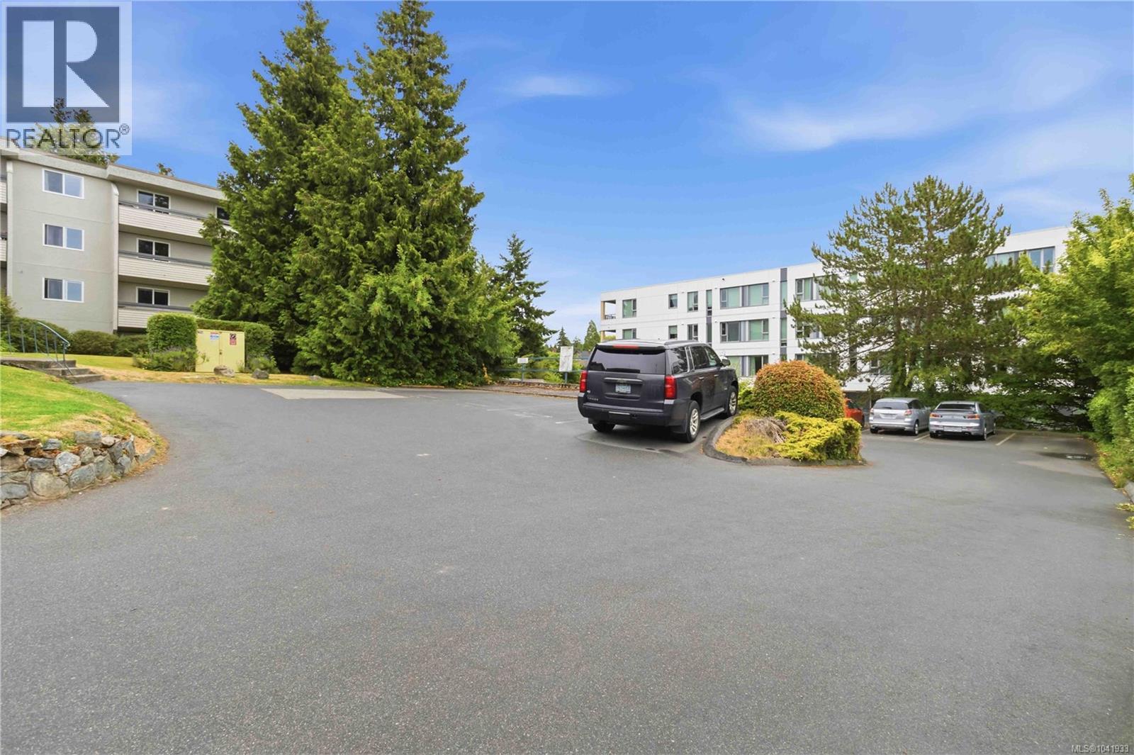 103 3235 Quadra St, Saanich