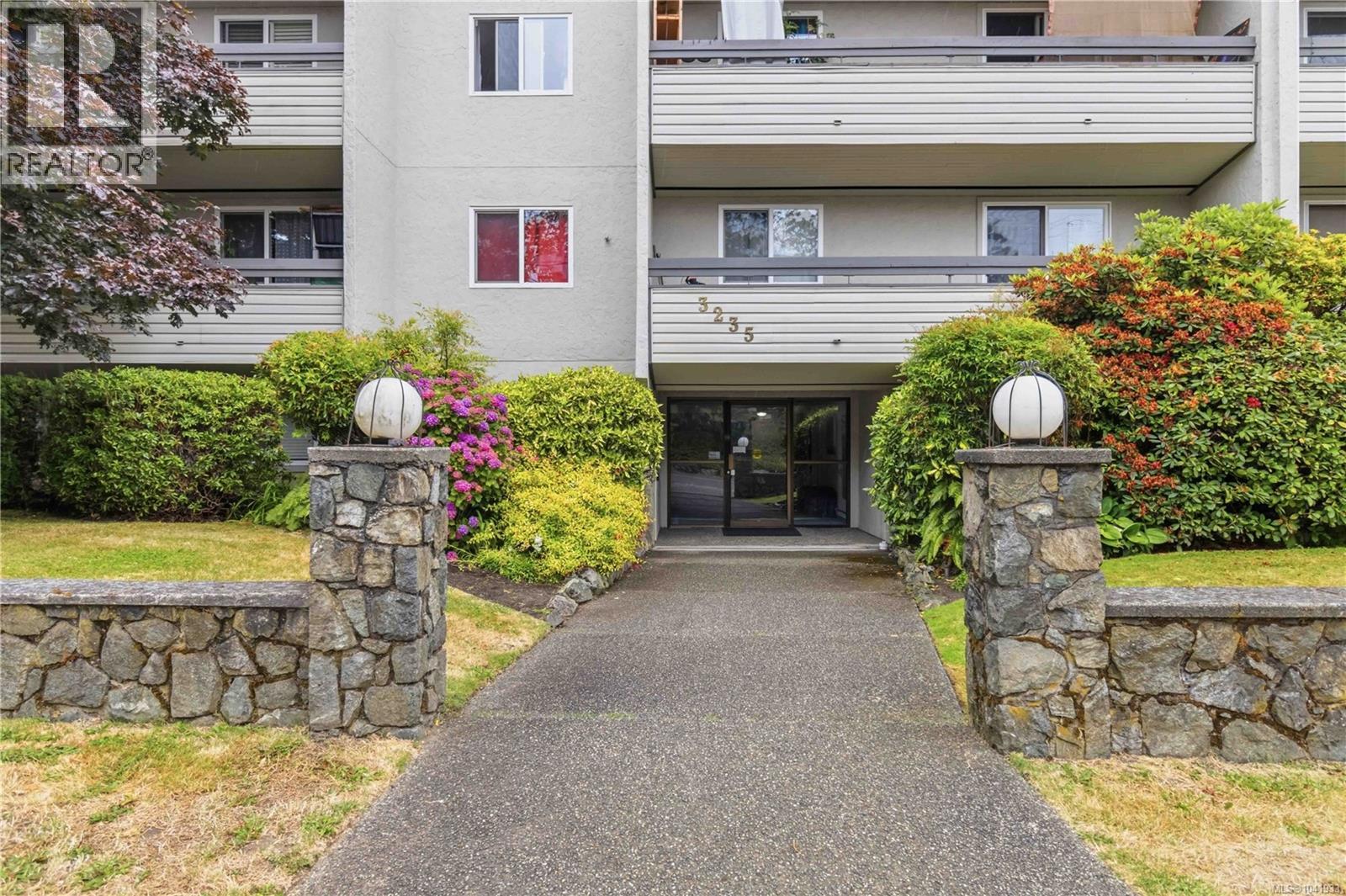 103 3235 Quadra St, Saanich