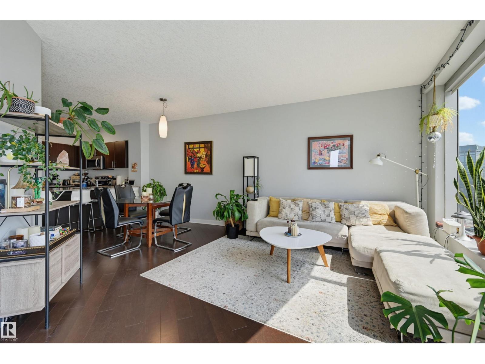 #2204 10152 104 ST NW - 17