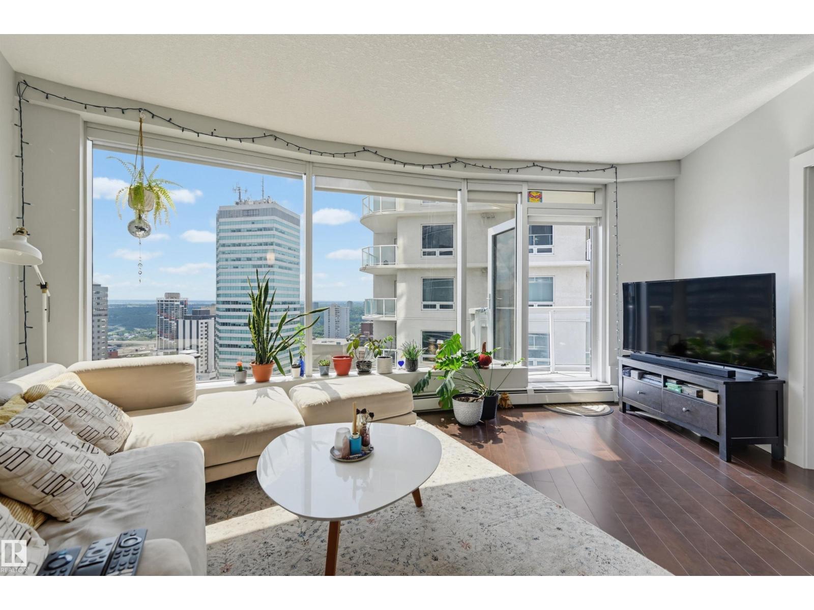 #2204 10152 104 ST NW - 18