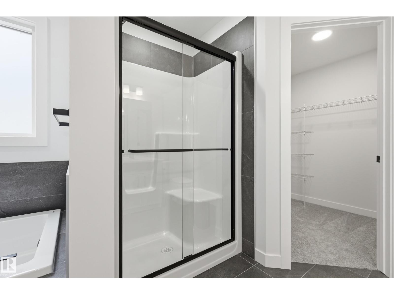 22404 90 AV NW - 16