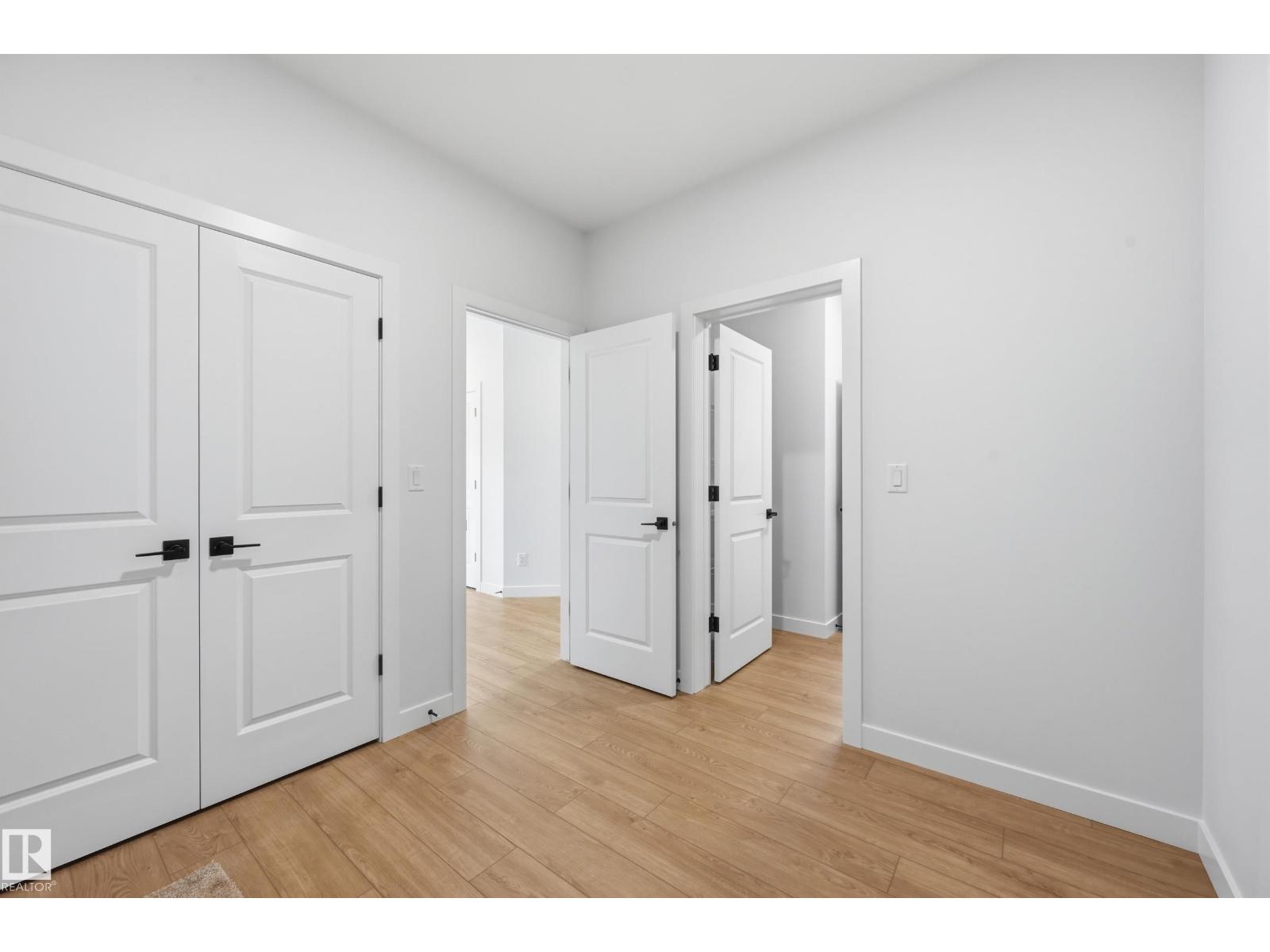 22404 90 AV NW - 10