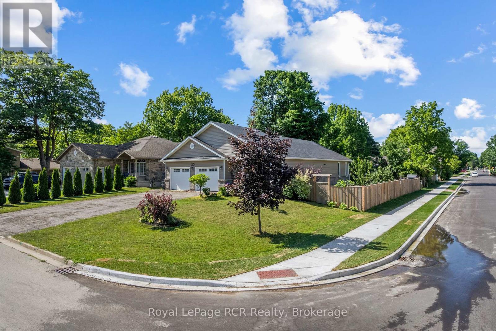 724 ELGIN STREET - 3