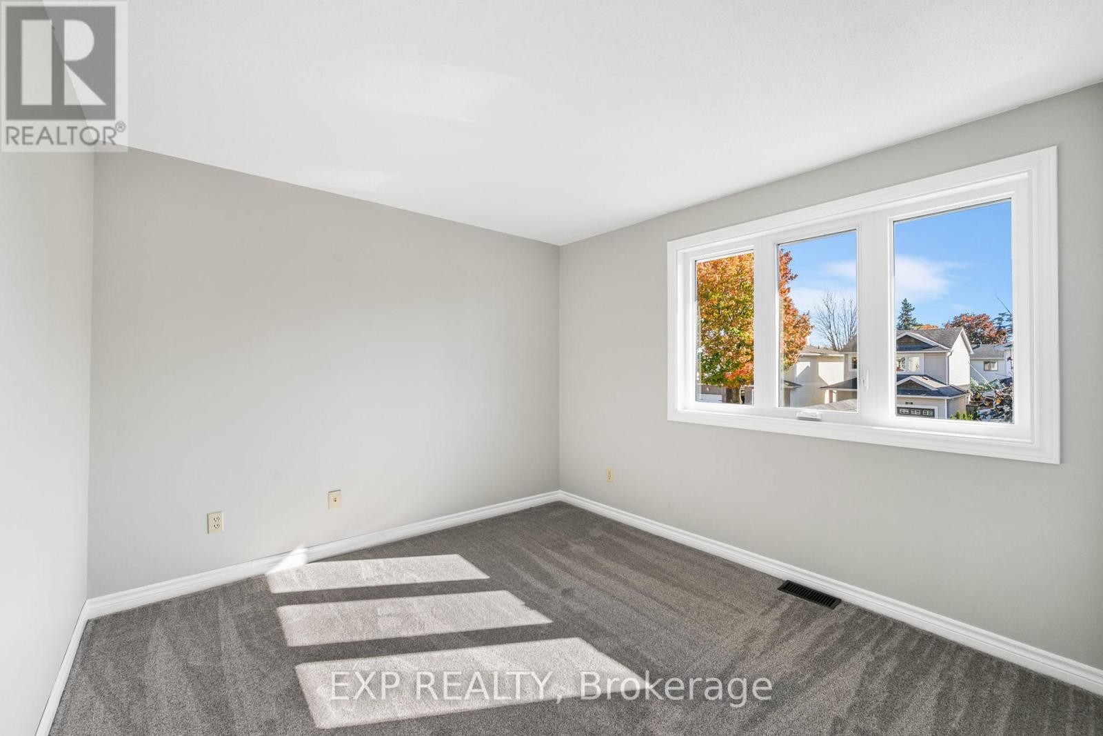 32 PEACOCK CRESCENT - 20