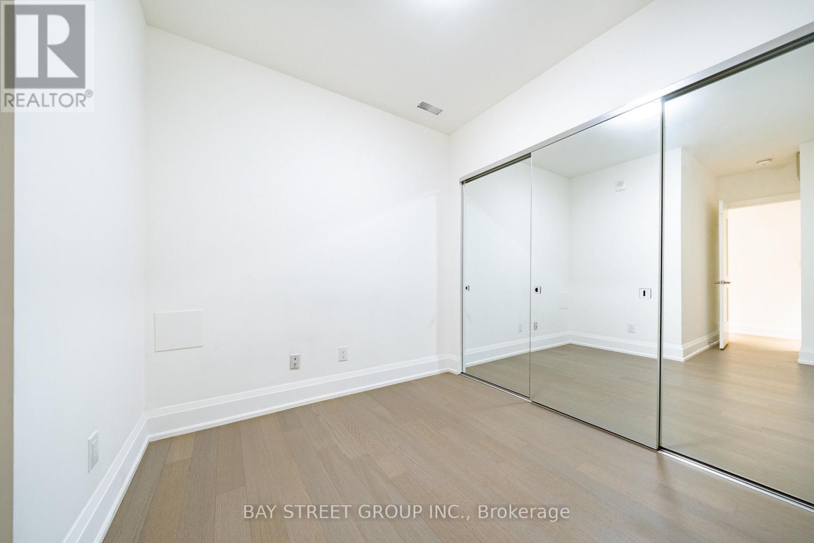 #208 365 BEECH AVENUE - Image 24