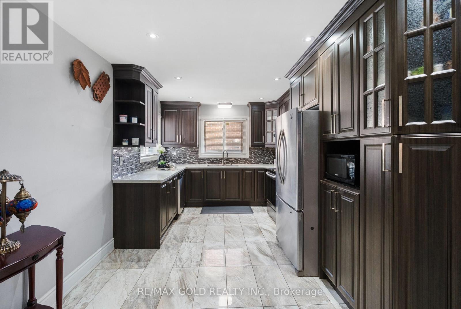 48 MAIDSTONE CRESCENT - 14