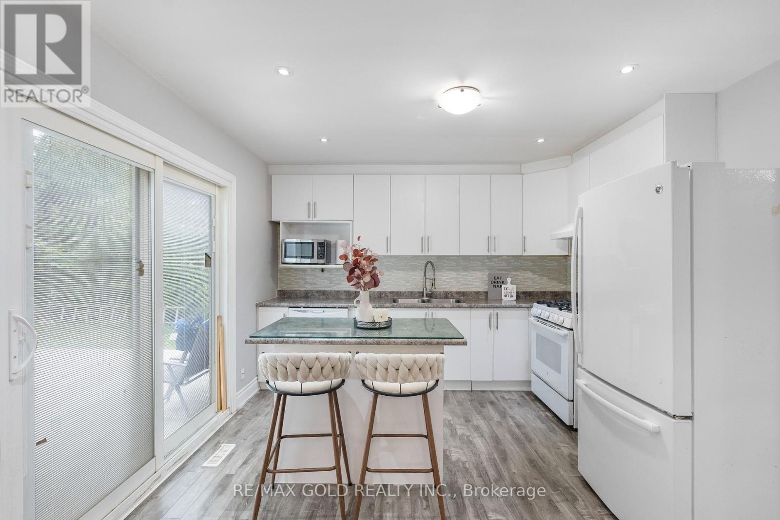 48 MAIDSTONE CRESCENT - 25
