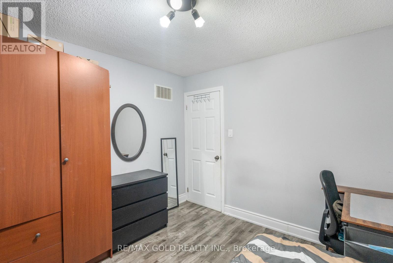48 MAIDSTONE CRESCENT - 31