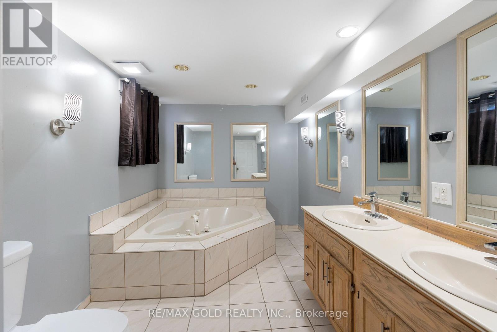 48 MAIDSTONE CRESCENT - 38
