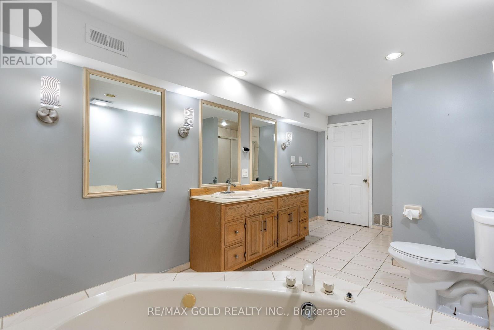 48 MAIDSTONE CRESCENT - 39