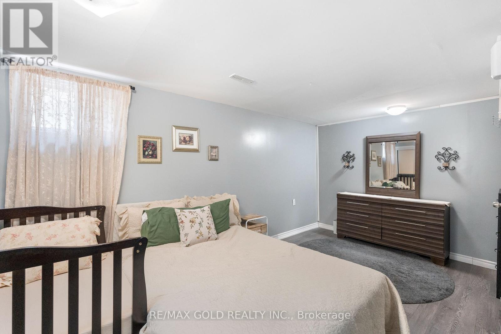 48 MAIDSTONE CRESCENT - 46