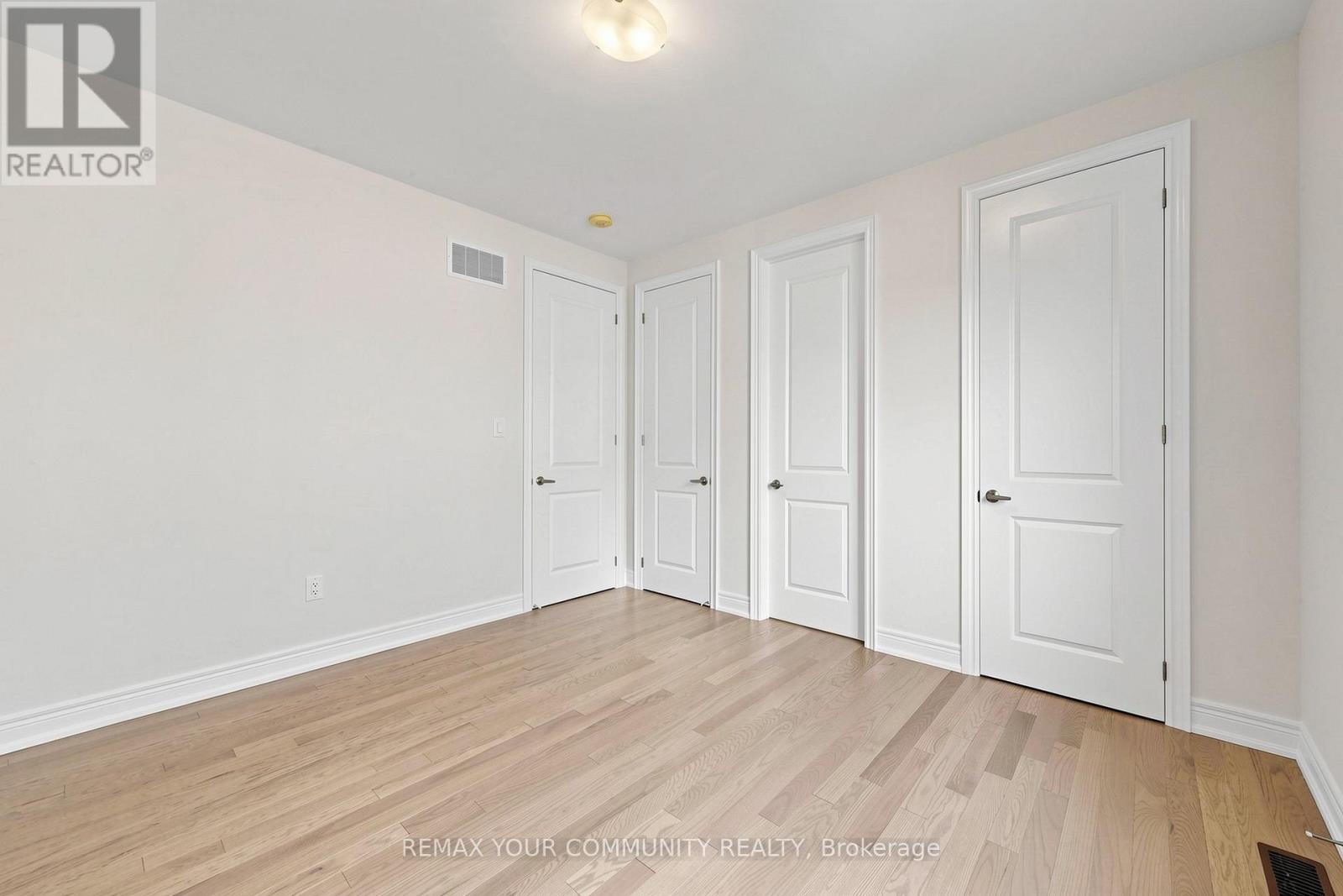 31 LORRAIN HAND CRESCENT - 23